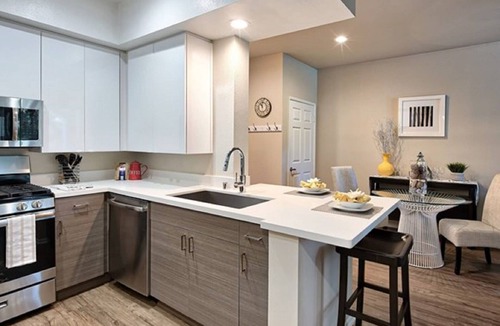 Del Rey Apartment | MARINA'S GRAND DELUXE 2/2 SUITE W/GREAT AMENITIES