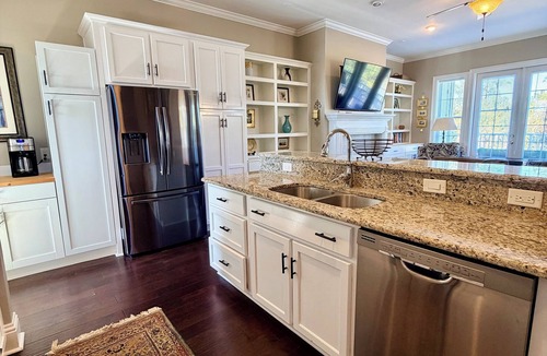 St. Marys House | Marvelous 3-bedroom townhome with Pool, Boat Ramp and River Views