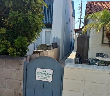 Mission Beach House | Master SUITE STEPS TO BAY & BEACH