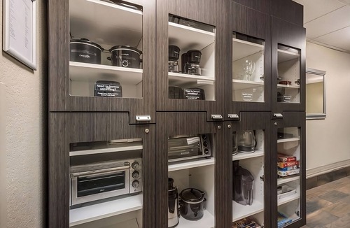 Santa Ana Hotel | Maximum Comfort! 2 Spacious Units with Full Kitchens, Pets are Allowed!