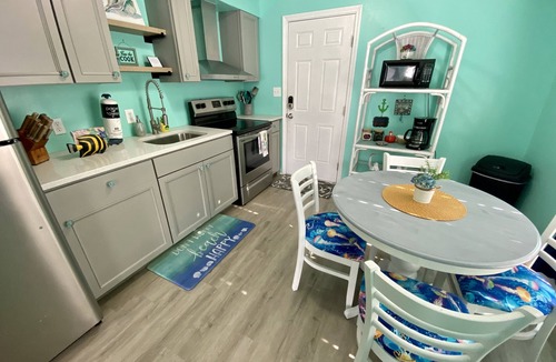 Gulf Lagoon Beach House | Mermaid Dreams ~ Cozy getaway less than 1/4 of a mile from the beach!