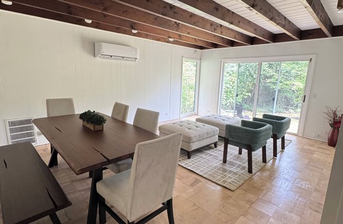 Highland Park House | Mid-century modern turned MODERN. Close to all the attractions that Chicago has.