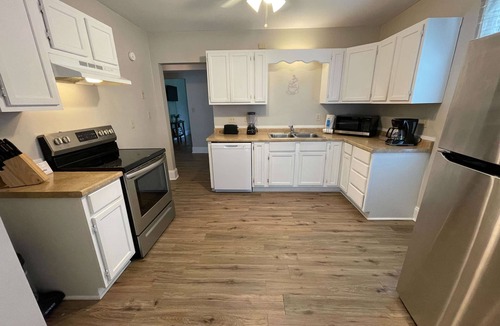 South Pensacola Apartment | Midtown, Minutes to the Beach! Highlands Unit-A