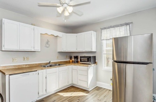South Pensacola Apartment | Midtown, Minutes to the Beach! Highlands Unit-A
