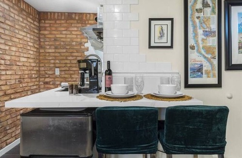 Townsite Condo | Mile to Beach! Tiki Master Suite