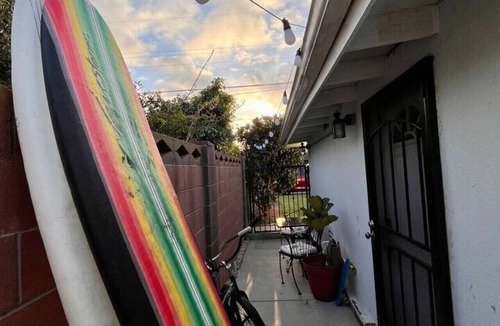 Townsite Condo | Mile to Beach! Tiki Master Suite