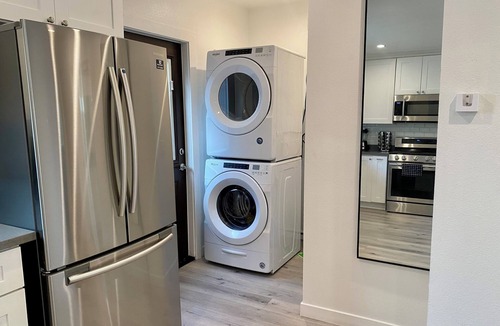Greater Wilshire - Hancock Park Hotel | Miracle Mile Chic 1 BR Bungalow Apt + Parking