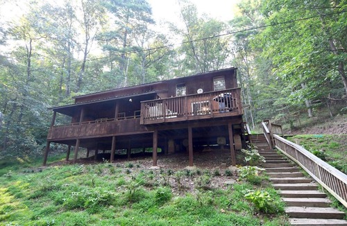 Berkeley Springs Ski Chalet | Mishka (Bear Cub Retreat)at Sleepy Creek