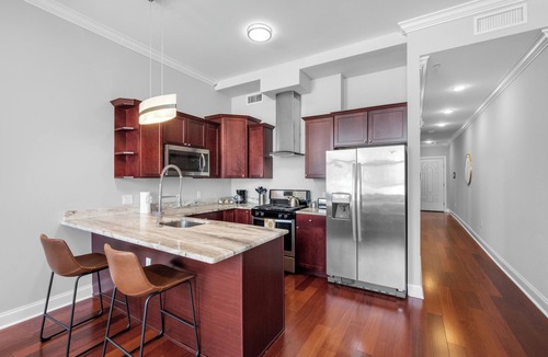 Olde Kensington Apartment | Modern 1BR with Rooftop Pool & Gym