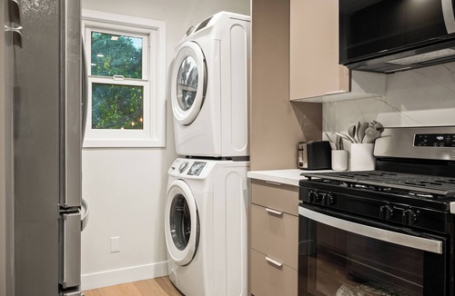 Woodland Hills House | Modern 2BR In Woodland Hills EV Charger Pool Fast Wi-Fi+WorkDesk AC Smart-Lock