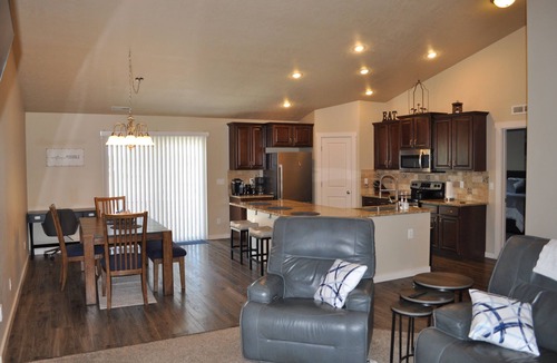 Caldwell House | Modern 3 BR/2 BA home-1Gig Internet-1440sqft-long stays-no cleaning fees