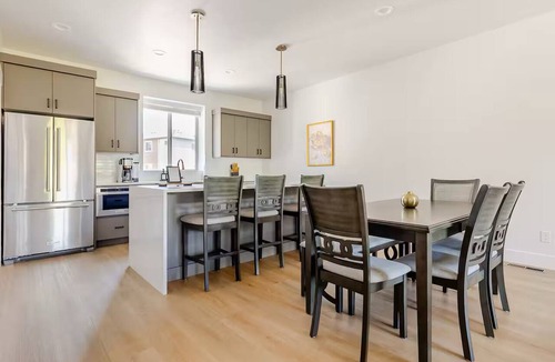 Boise Bench House | Modern 3BD/3.5BA townhouse near BSU w/EV charger, fast WiFi & private patio!