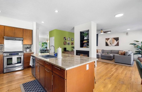 Southeast Boise House | Modern 3BR + loft retreat with hot tub, fire pit, and stunning city/mountain views