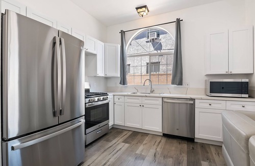 NoHo Arts District Apartment | Modern 4bedroom & 2bathroom Los Angeles unit by Universal studio & Hollywood-8