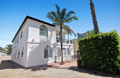 NoHo Arts District Apartment | Modern 4bedroom & 2bathroom Los Angeles unit by Universal studio & Hollywood-8