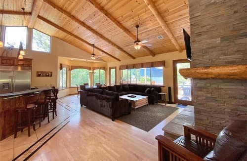 Big Bear Lake House | Modern 6BR Lagunita Estate - Steps to the Lake - Big Bear Luxury Living