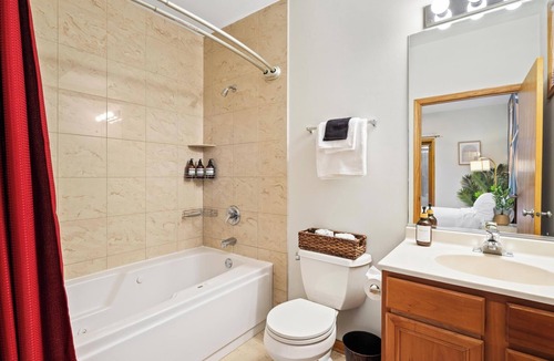 Wicker Park Apartment | Modern Apt, Billiards, 1 Private Patio,1 Parking