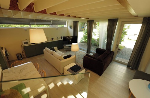 North of Montana Apartment | Modern Cozy guesthouse North of Montana Ave., S.Monica, CA.