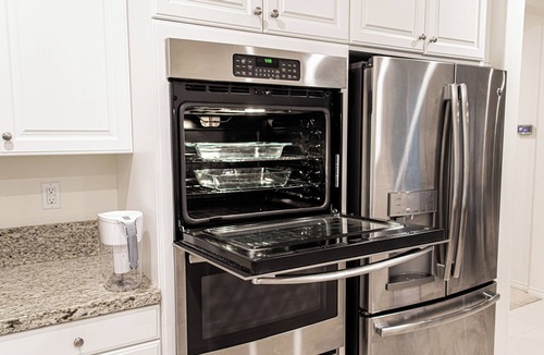 Mira Loma House | Modern Deluxe Family Home near Goose Creek