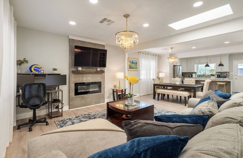 Del Aire House | Modern Escape MAJOR INTERNATIONAL SPORTING EVENT CW Tranquility House near LAX, fits 10 guests.