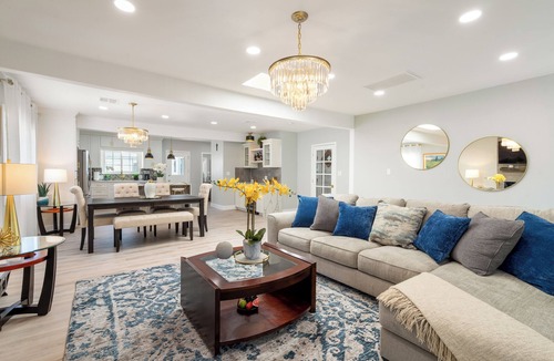 Del Aire House | Modern Escape MAJOR INTERNATIONAL SPORTING EVENT CW Tranquility House near LAX, fits 10 guests.