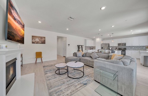 Riverside House | Modern & Furnished 4BR｜Pet Approved｜Big Backyard｜Garage Access #41559