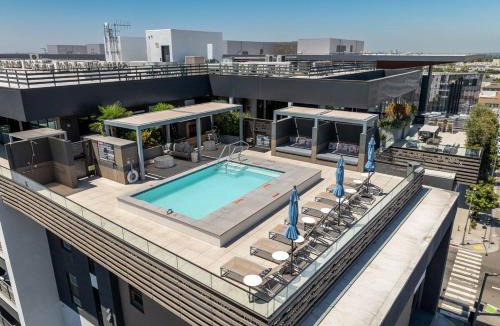 West Gateway Apartment | Modern Getaway Heart of Long Beach