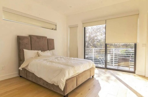 Melrose House | Modern Melrose Villa, Designer Pool, Spa, Rooftop