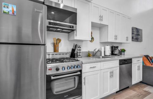 Wilshire Apartment | Modern New Close to Downtown LA 1 Bedroom with Parking
