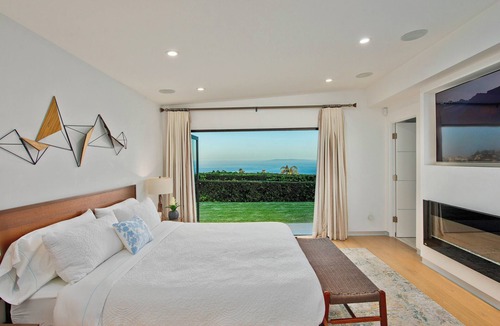 Malibu House | Modern Oceanview Gem with Saltwater Pool & Spa