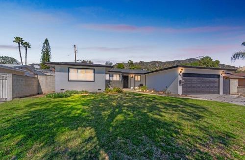 Azusa House | Modern Relaxing Retreat with Private Pool