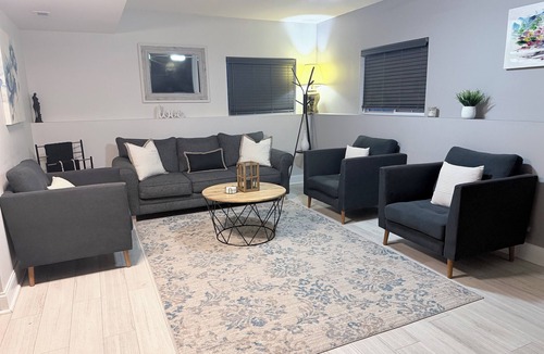 Waukegan House | Modern Spacious Retreat with Fast Wi-Fi, Yard & Workspace - 4BR and 2 Full Bath