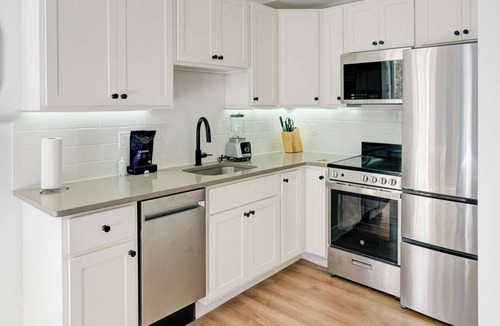 University City Apartment | Modern Studio | University City & Penn Access