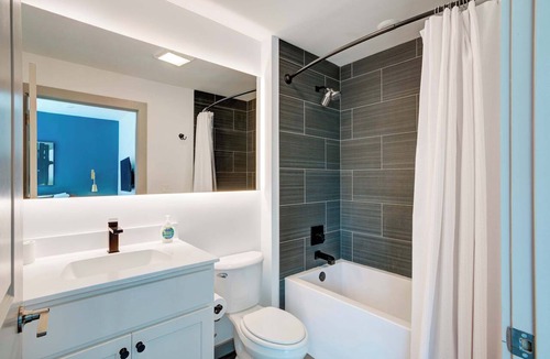 University City Apartment | Modern Studio | University City & Penn Access