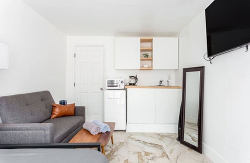 Sherman Oaks House | Modern Studio w/Pool and Gardens