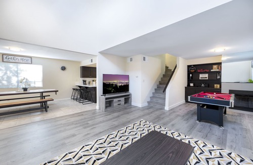 Alhambra House | Modern Stylish Home | 8 Beds | Walk to DT Alhambra