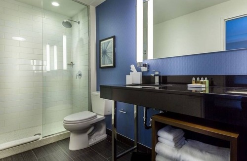 Near North Side Hotel | Modern Suite with Rooftop Lounge & Views of Downtown Chicago