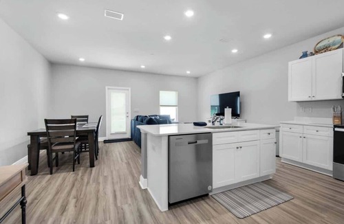 Gulf Breeze Condo | Modern Townhome Near Beaches, Zoo