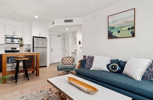 Carthay Circle Condo | Modern Urban Retreat with Industrial Flair