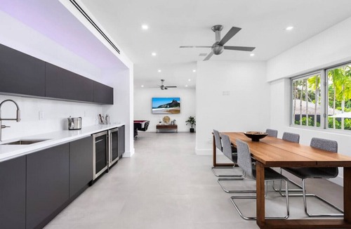 Northeast Coconut Grove Villa | Modern waterfront Villa w/Pool and Gym, Sleeps 8.