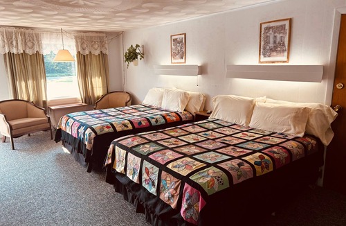 Bryant Pond Hotel | Mollyockett Motel & Swim Spa