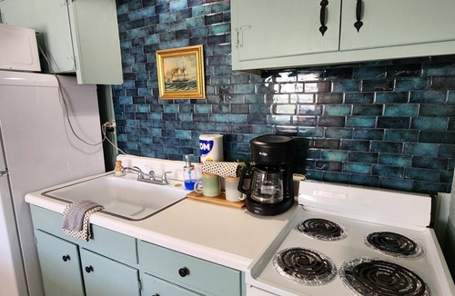Biltmore Beach Hotel | Monterey Motel - Beach Cottage 10 at Beach Access 8. Large Pool. Newly Remodeled