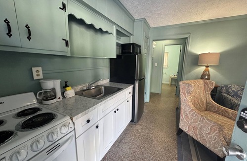 Biltmore Beach Hotel | Monterey Motel - Guest Room 2 @ Beach Access 8, Pool, Free WiFi