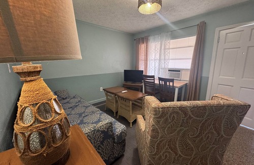 Biltmore Beach Hotel | Monterey Motel - Guest Room 2 @ Beach Access 8, Pool, Free WiFi