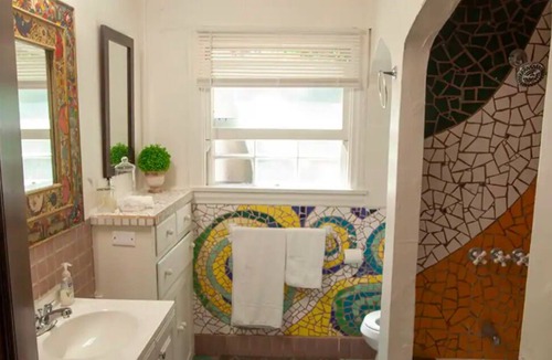NoHo Arts District House | Monthly - Romantic Gateway