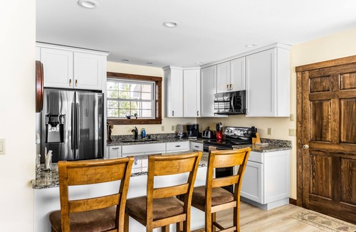 Beaver Cove House | Moosehead Lakefront|Hot Tub|Pet Friendly|Private Dock|Fast WIFI|Personal chef