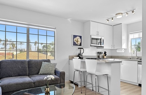 Los Angeles Apartment | Morning Glow Modern Apartment in Culver City