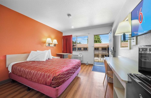 Big Bear Lake Hotel | Motel 6 Big Bear Lake, CA