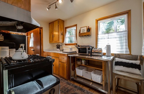 Pine Cove Cabin | Mountain Escape 2 Cabins w/Fireplace - Hot Tub