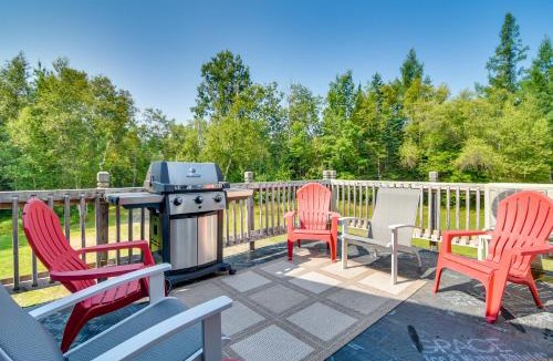 East Central Franklin House | Mountain-View Maine Cabin: Ski, Hike & Bike!